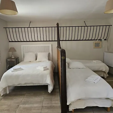 Гостевой дом Le Manoir Des Turets Yvre-l'Eveque